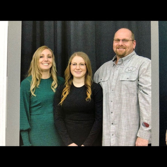 Meet your Posher, Nicole - Picture 1 of 1